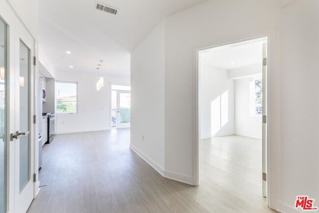 Photo - 843 Wilcox Ave Unit 201