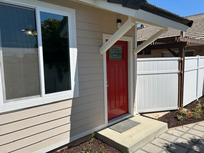 Building Photo - ADU