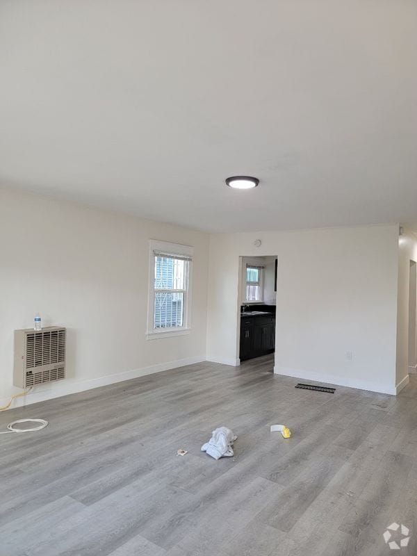 Building Photo - 438 E 16th St Rental