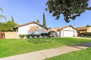 Photo - 2877 Sandberg St