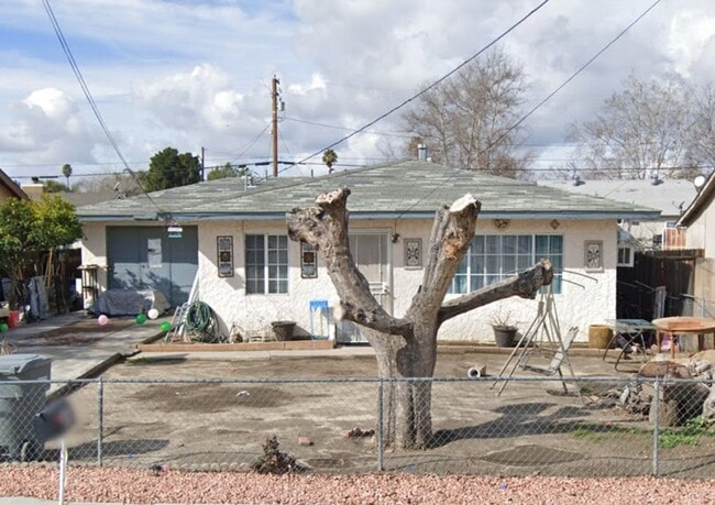 Building Photo - 498 S Vernon Ave
