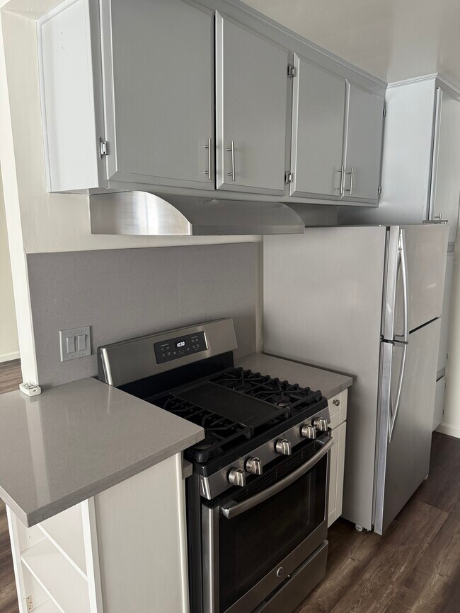 Photo - 1031 N Harper Ave