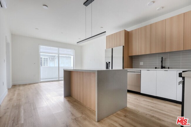 Photo - 5657 Virginia Ave Unit 202