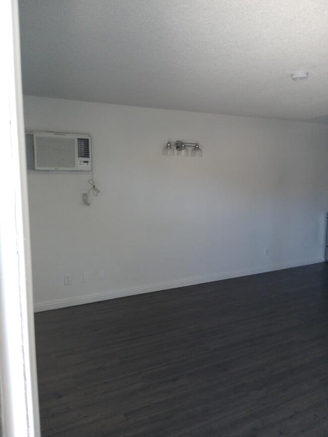 Photo - 3855 Stobbs Way