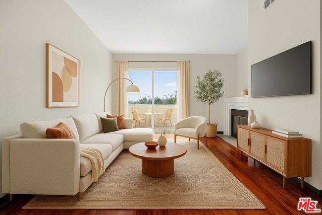 Building Photo - 1653 Micheltorena St Unit 3