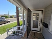 Photo - 4BD/3BA on Pontiac!! Townhome