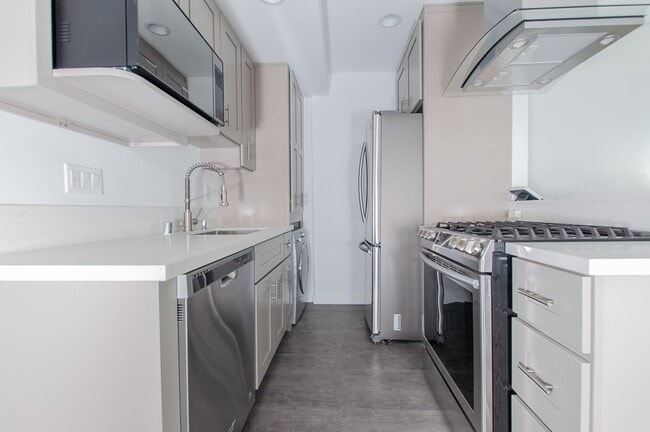 Building Photo - 4927 W Adams Blvd Unit Residencial - 2