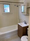 Full Bath - 622 Glenwood Dr Unit Apartment D