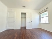 Photo - Bright and Spacious Two-Bedroom in Sun Valley House