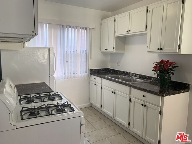 Building Photo - 1330 S Wilton Pl Unit 9 Rental