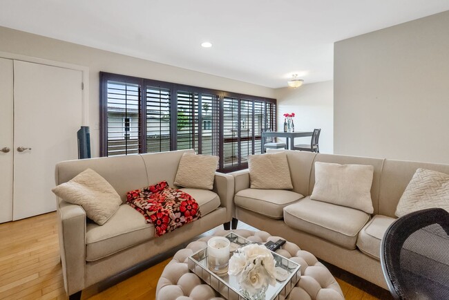 Unbeatable Location! Bright 1 Bed, 1 Bath ... - Unbeatable Location! Bright 1 Bed, 1 Bath ... House