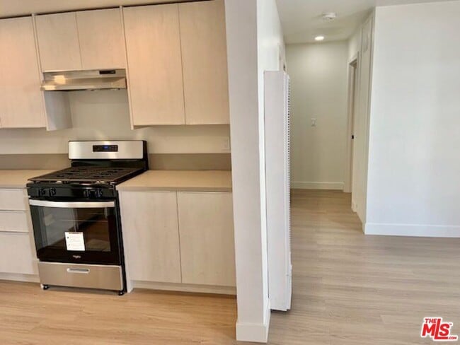 Photo - 626 N Kingsley Dr