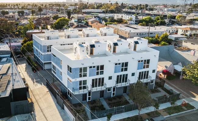 Photo - 2555 Thurman Ave Townhome