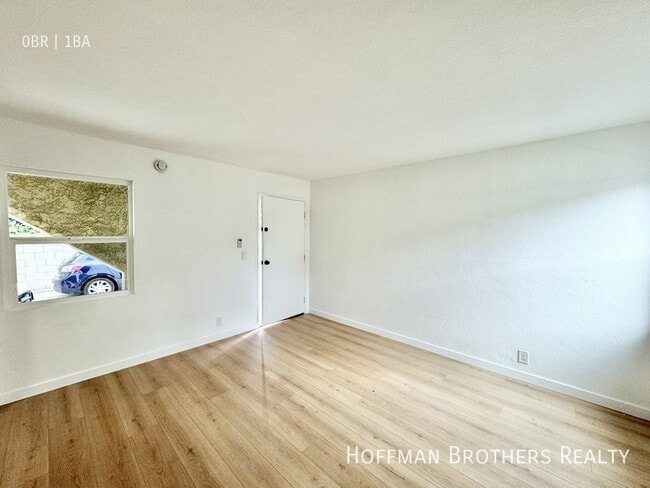 Photo - 5723 Willowcrest Ave Unit 4