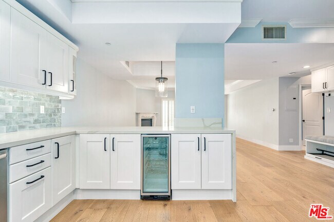 Photo - 1710 Granville Ave Unit 7