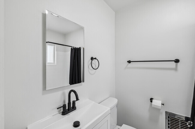 Studio - 515SF - Bathroom - 1769 N Orange Dr