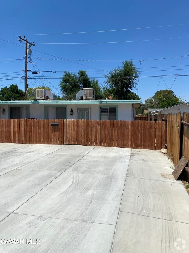 Building Photo - 44621 Cedar Ave Rental