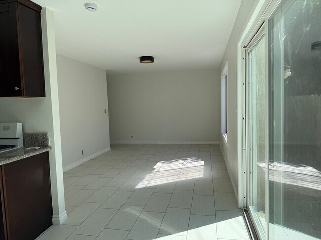 Photo - 2052 Lewis Ave