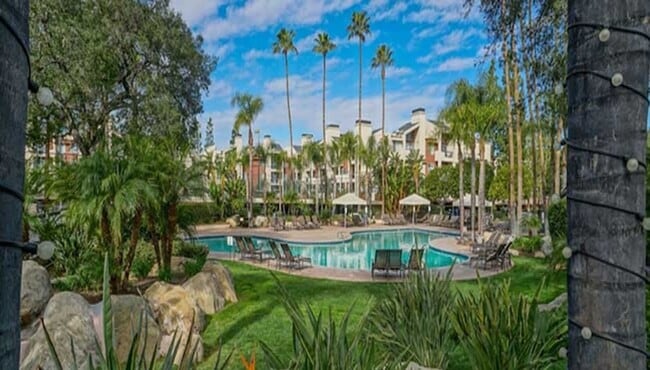 Building Photo - 2 Bedroom 2 Bathroom Plus Loft in Prime Woodland Hills Unit 312