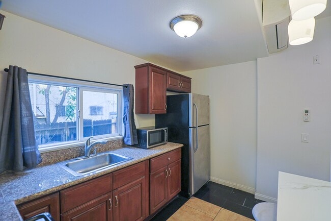 Photo - 2626 S Budlong Ave Unit 2626 S Budlong Ave