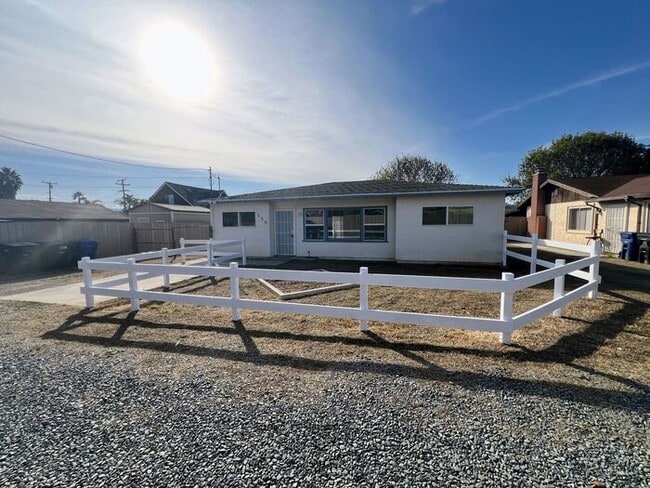 Building Photo - 4 Bedroom Home 2 Car Garage with Fenced Yard and Extra Parking