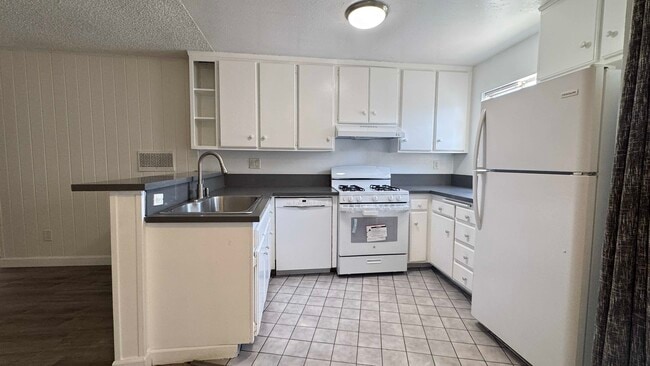 Building Photo - 18530 Hatteras St Unit 330