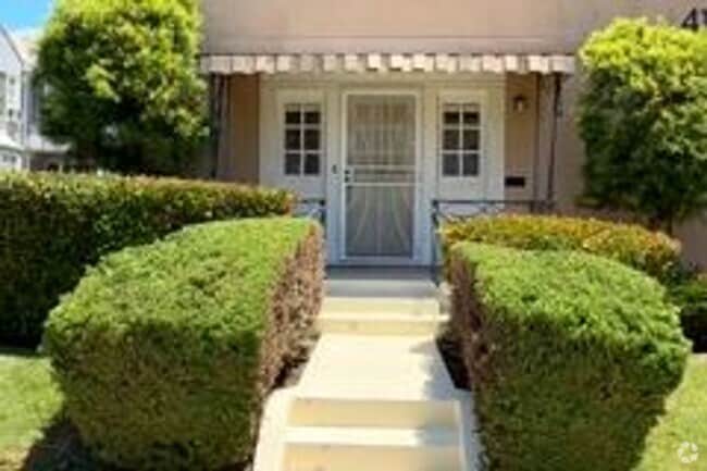 Building Photo - Now Leasing – Walk to UCLA from This Westw... Unit 420 Rental