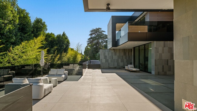 Photo - 1140 Summit Dr