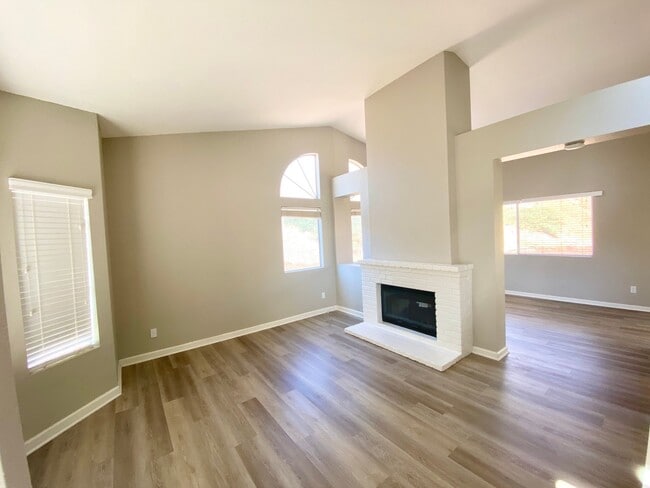 Photo - 1335 Darwin Dr