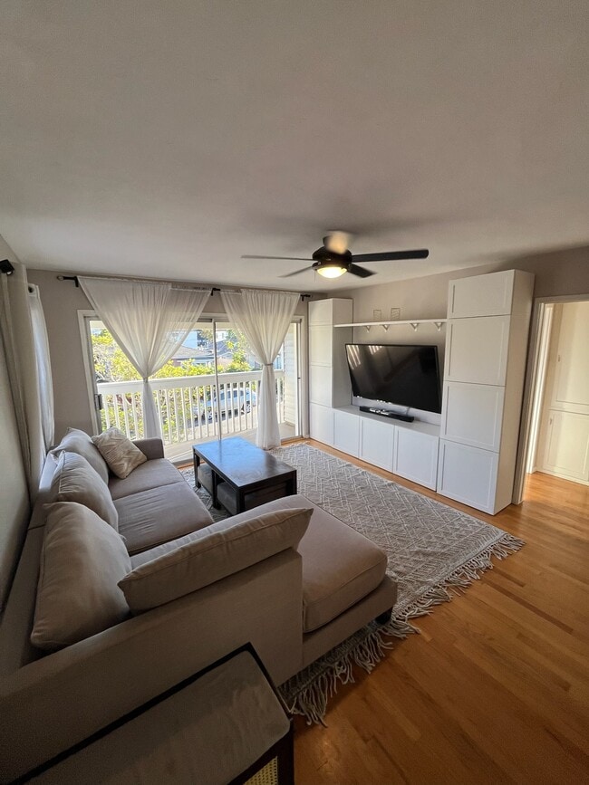 Building Photo - 1818 Carmelina Dr Unit 1818