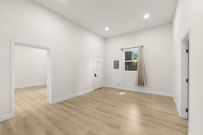 Photo - 1331-1333 S Park Ave Unit 1333