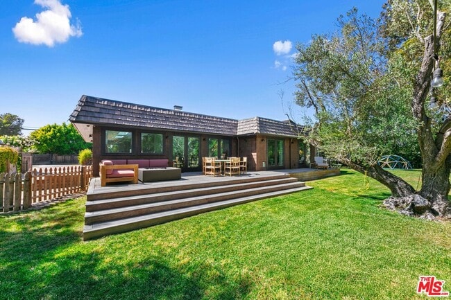 Photo - 7038 Dume Dr House