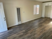 Photo - 2215 S Burnside Ave Unit 2215