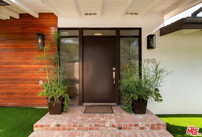 Photo - 160 Beloit Ave