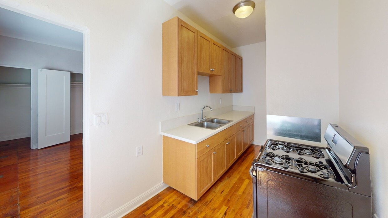 3D Tour - St. Andrews Manor Apartments...Charming Ap...