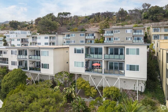 Building Photo - Malibu Coastline Apartments