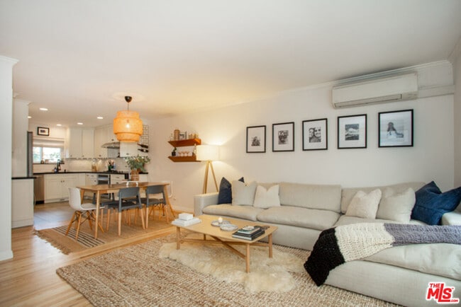 Photo - 8130 Redlands St