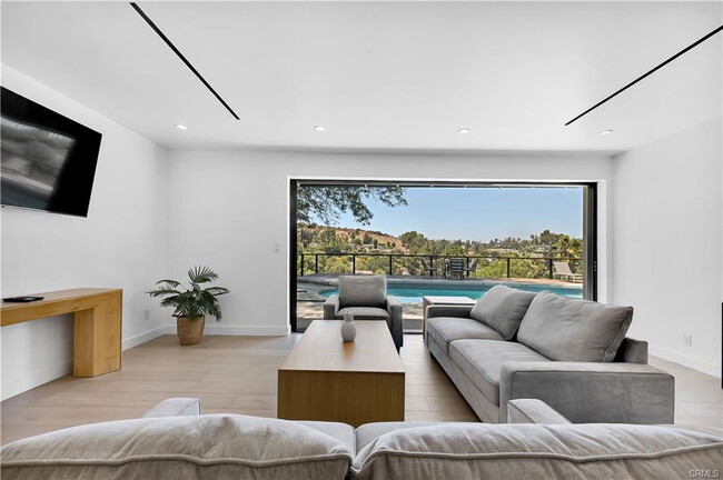 Photo - 17072 Oak View Dr