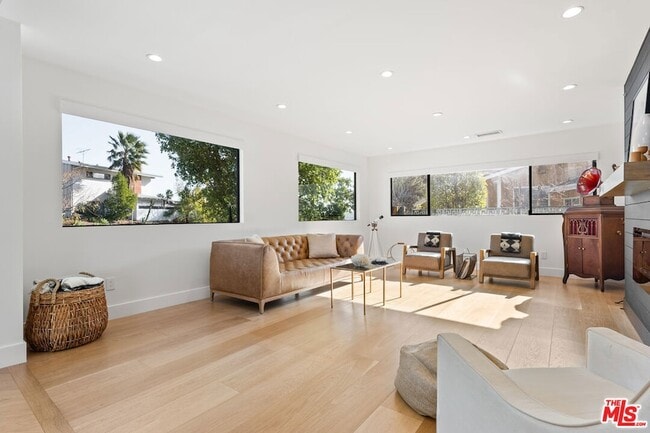 Photo - 8547 Shoup Ave