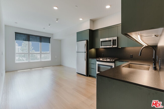 Building Photo - 10601 Washington Blvd Unit 718 Rental