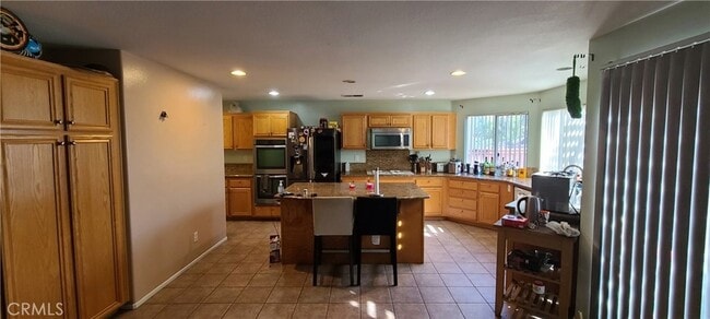 Photo - 2563 Gilbert Ave