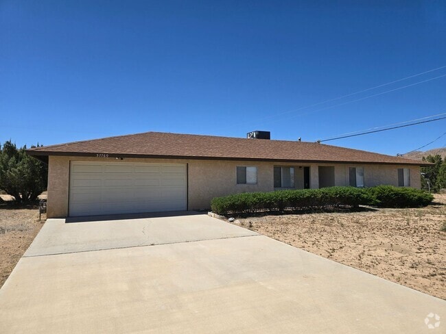 Building Photo - Corner lot home, super clean!
