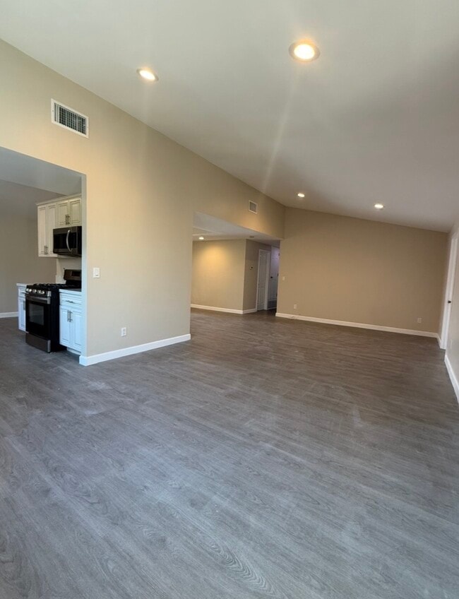 Photo - 830 N Modena St