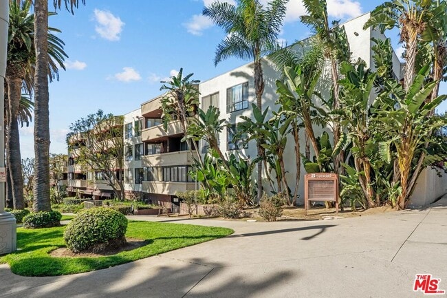 Building Photo - 1745 Camino Palmero St Unit 420