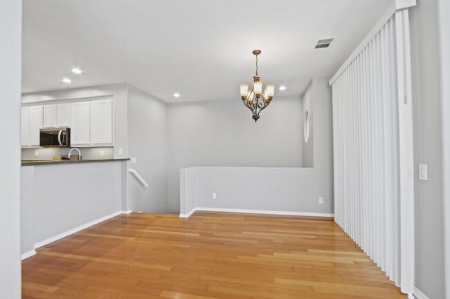 Photo - 7708 Hess Pl