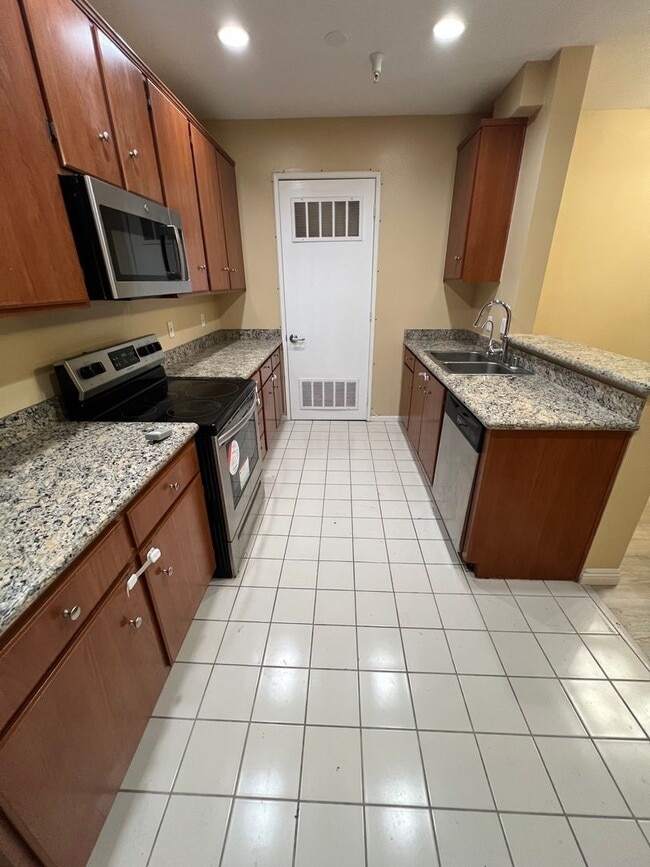 Photo - Spacious 2 Bed 2 Bath Condominium In K-Town Unit 313