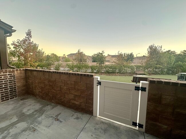 Photo - 300 Farmhouse Dr