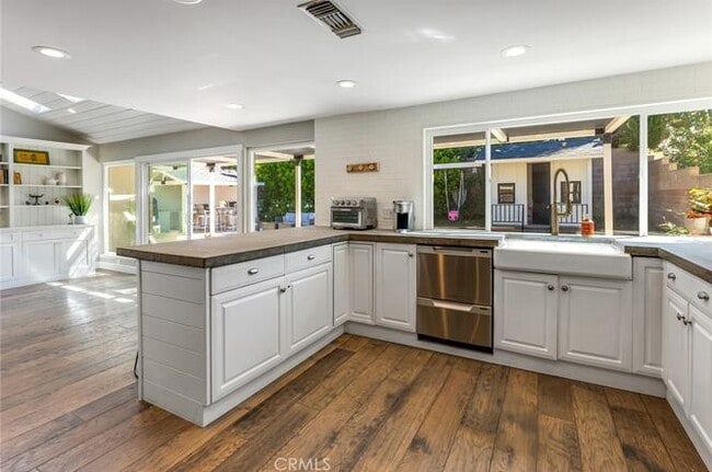 Photo - 10122 Viking Ave