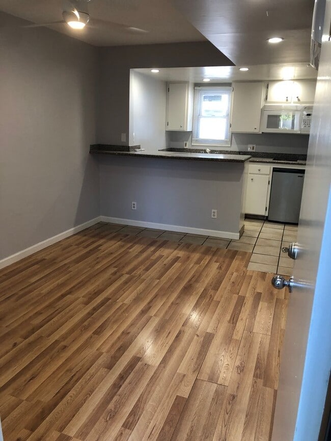 Studio Apartment - North Hollywood -Move I... - Studio Apartment - North Hollywood -Move I... Unit 814-B1- single