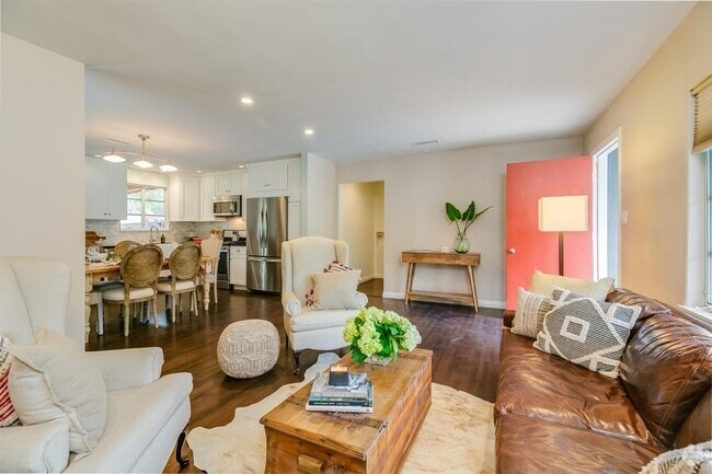 Building Photo - Downtown Charmer NO PETS Rental